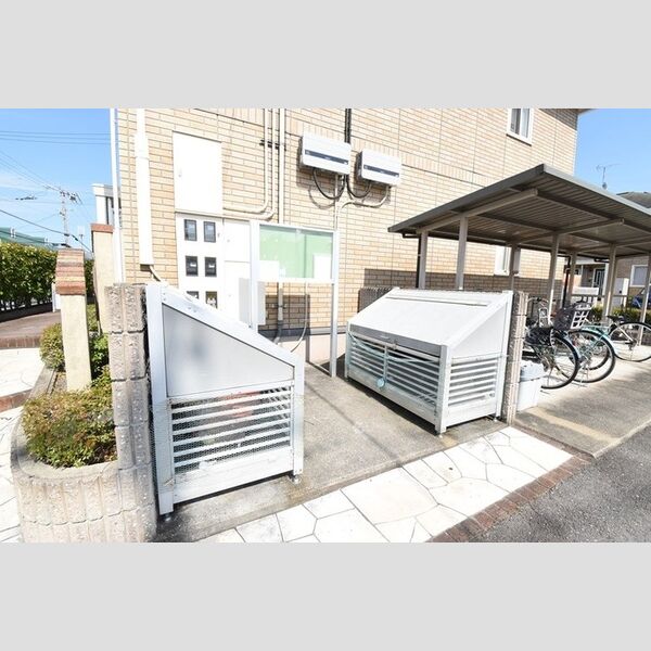 現地周辺 (ゴミストッカー)