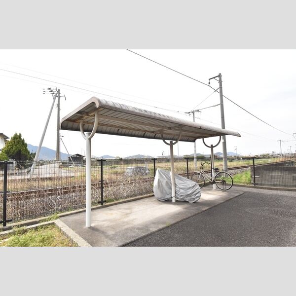 現地周辺 (駐輪場)