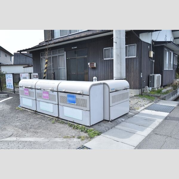 現地周辺 (ゴミステーション)