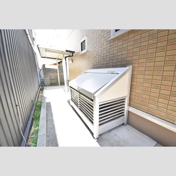 現地周辺 (ゴミ置場)