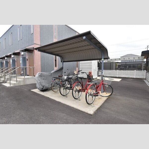 現地周辺 (駐輪場)