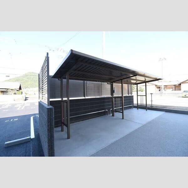 現地周辺 (駐輪場)