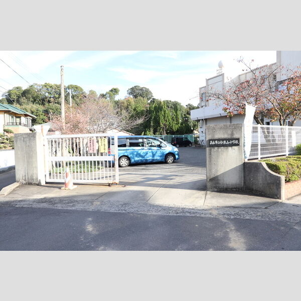 現地周辺 (高松市立仏生山小学校)
