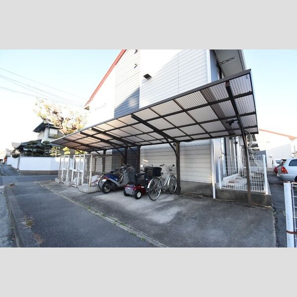 現地周辺 (駐輪場)