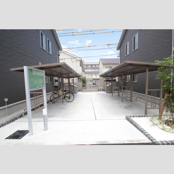 現地周辺 (駐輪場)