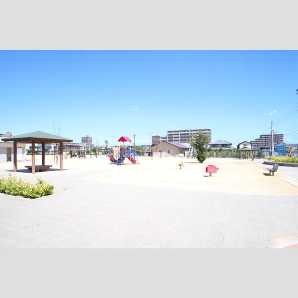 現地周辺 (平塚中央公園400m)