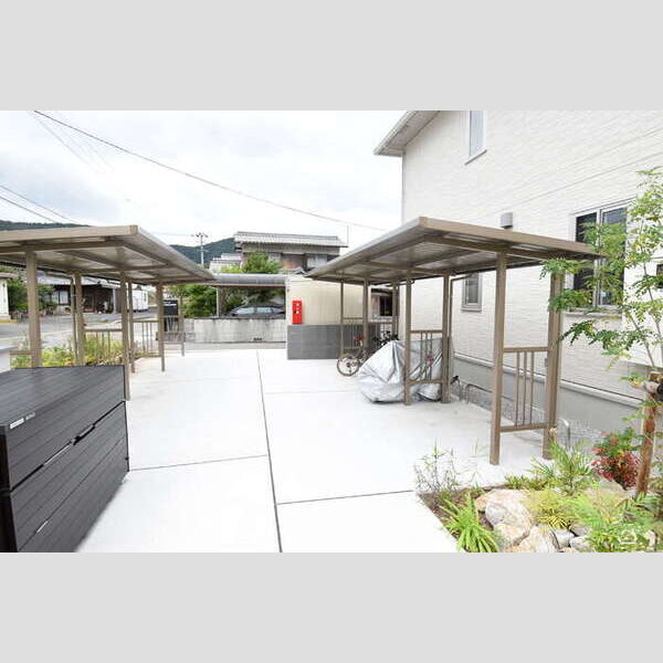 現地周辺 (駐輪場)