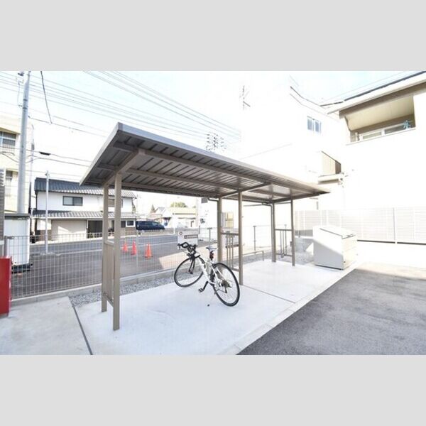 現地周辺 (駐輪場)