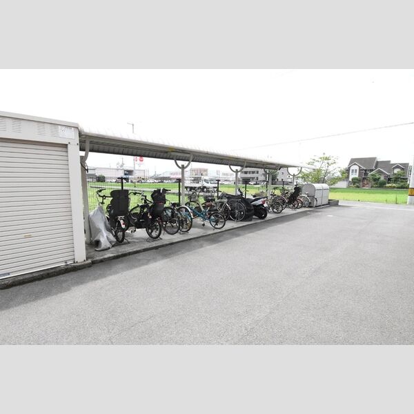 現地周辺 (駐輪場)