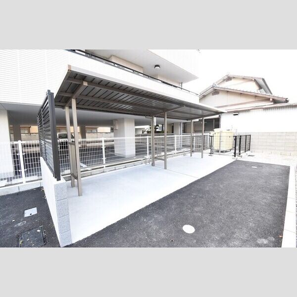 現地周辺 (駐輪場)