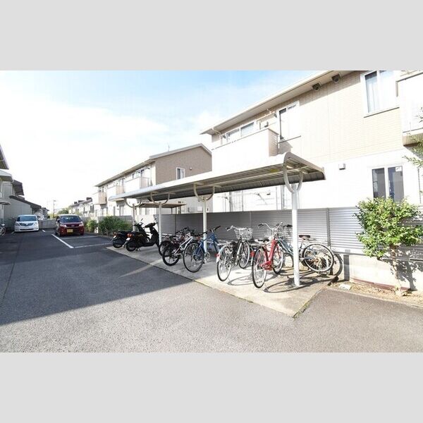 現地周辺 (駐輪場)