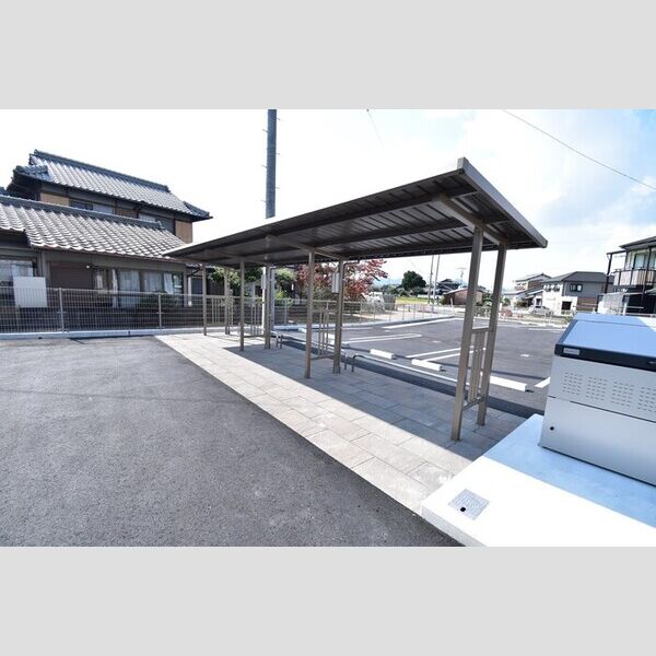 現地周辺 (駐輪場)