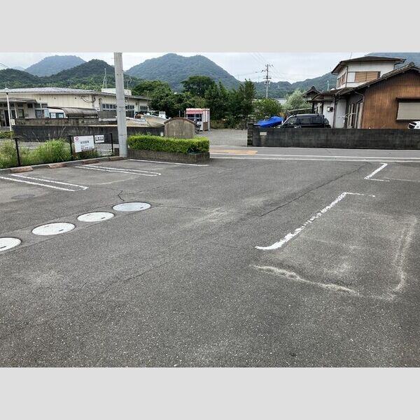 現地周辺 (駐車場)