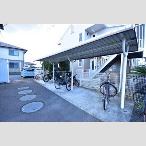 現地周辺 (駐輪場)