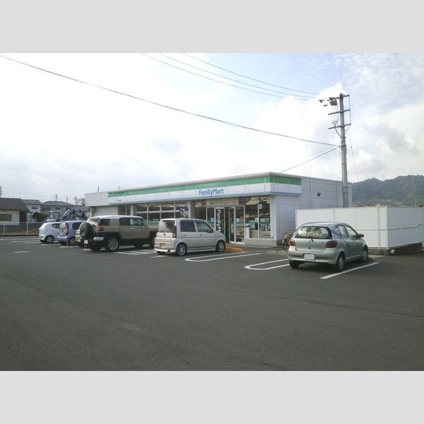 現地周辺 (ファミリーマート高松円座町店(883m))
