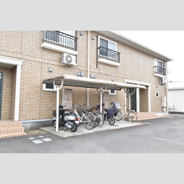 現地周辺 (駐輪場)