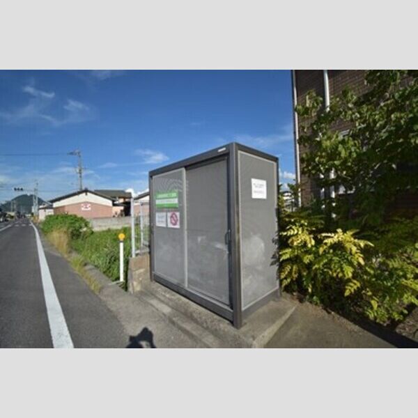 現地周辺 (ゴミ置き場)