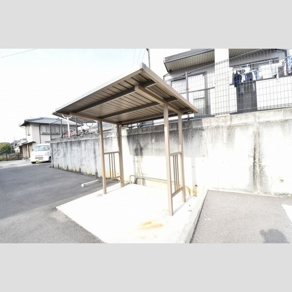 現地周辺 (駐輪場)