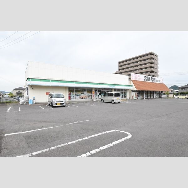 現地周辺 (ファミリーマート高松太田上町店(265m))