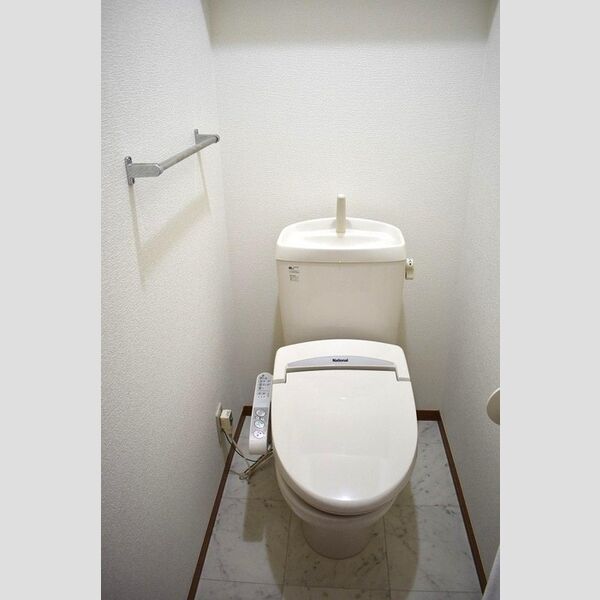 トイレ (温水洗浄暖房便座)