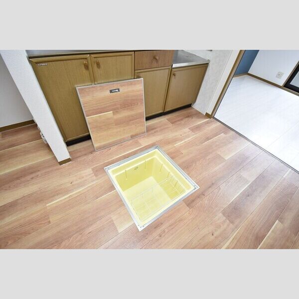 収納 (床下収納)