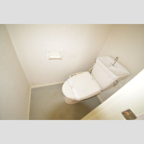 トイレ (温水洗浄暖房便座)