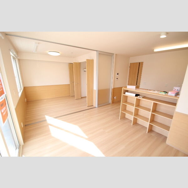 居室・リビング (LDK11.1帖・洋室4.5帖)