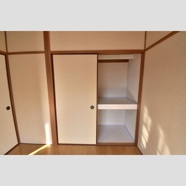 収納 (押入)