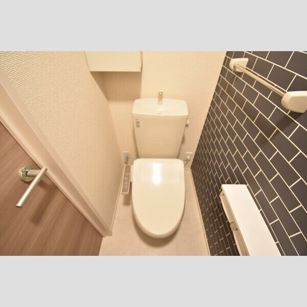 トイレ (温水洗浄暖房便座)