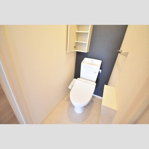 トイレ (温水洗浄暖房便座)