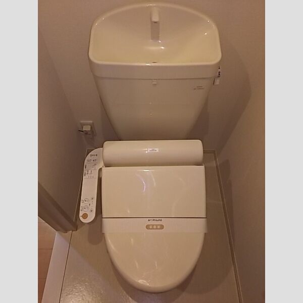 トイレ (温水洗浄暖房便座)