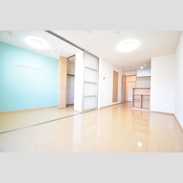 居室・リビング (LDK12.7帖~洋室3帖)