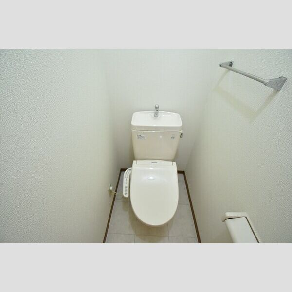 トイレ (温水洗浄暖房便座)