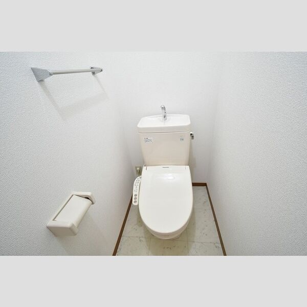 トイレ (温水洗浄暖房便座)