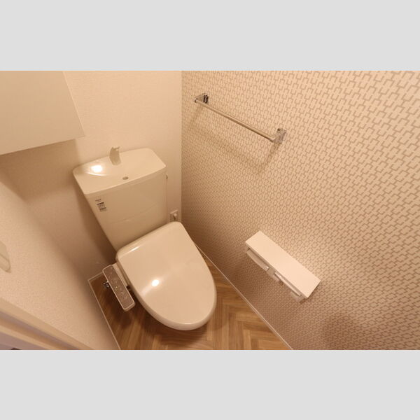 トイレ (トイレ)