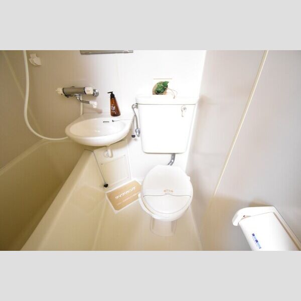 トイレ (トイレ)