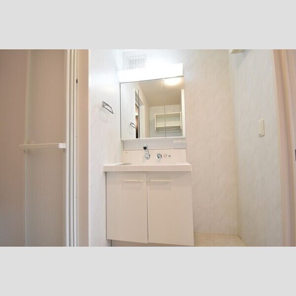 洗面所 (洗髪洗面化粧台)