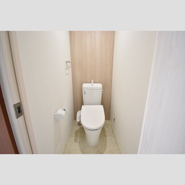 トイレ (温水洗浄暖房便座)