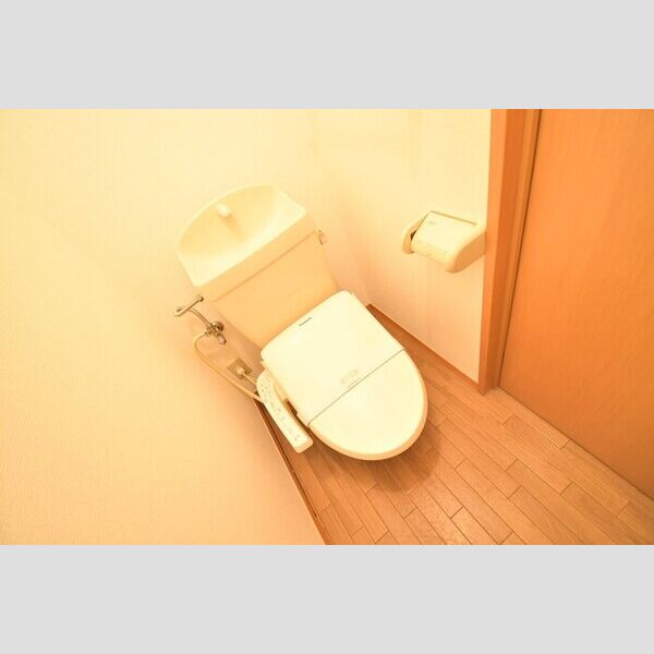 トイレ (温水洗浄暖房便座)