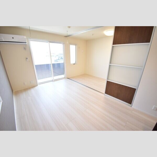 居室・リビング (LDK11.7帖～洋室4.5帖)