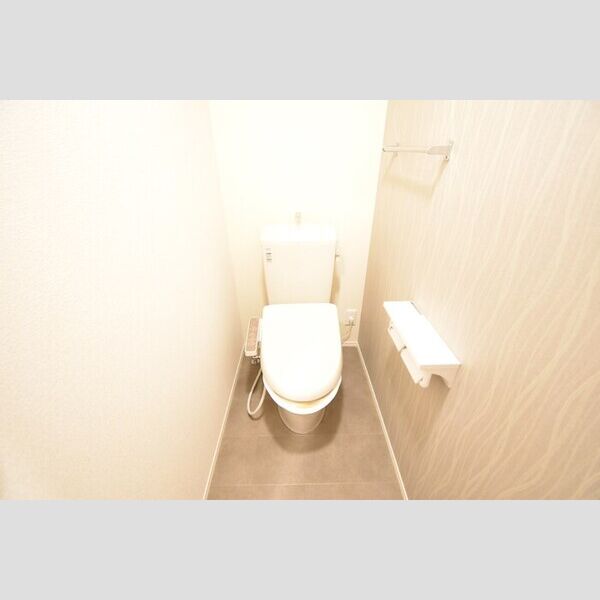 トイレ (温水洗浄暖房便座)