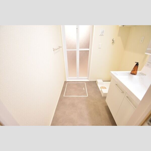 洗面所 (洗髪洗面化粧台・室内洗濯機置場)