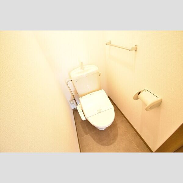 トイレ (温水洗浄暖房便座)