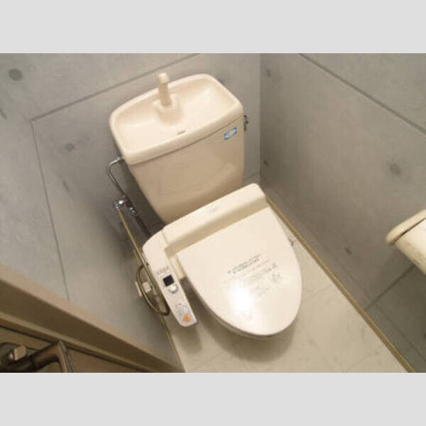 トイレ (トイレ)