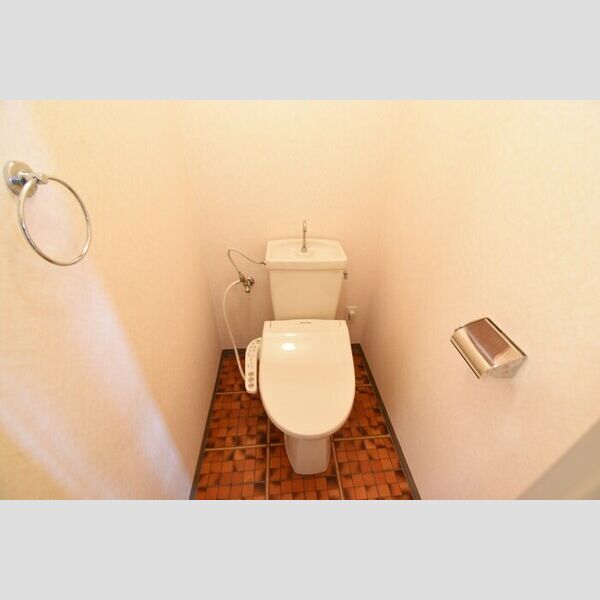 トイレ (トイレ)