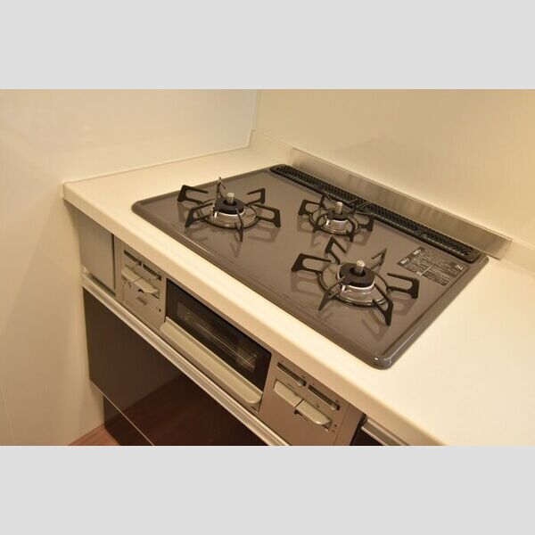 キッチン (三口コンロ)