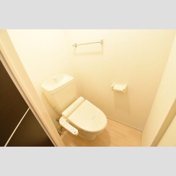 トイレ (温水洗浄暖房便座)