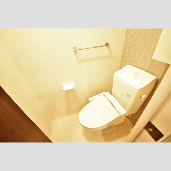 トイレ (温水洗浄暖房便座)