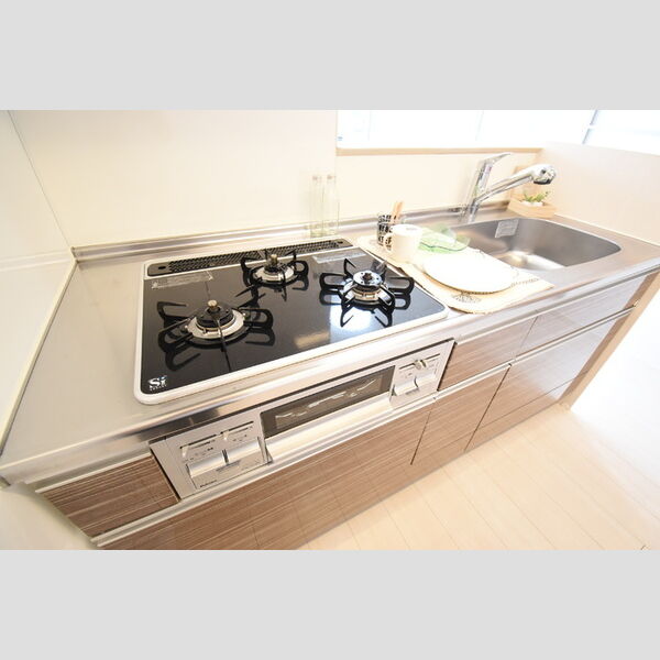 キッチン (3口ガスコンロビルトインキッチン)