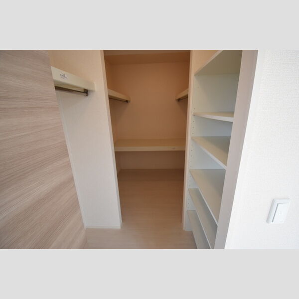 収納 (ウォークインクローゼット)